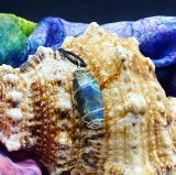 Labradorit im Silberkäfig