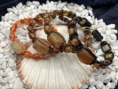 Makramee-Armband mit Karneol-Perlen, gewachste Baumwolle orange